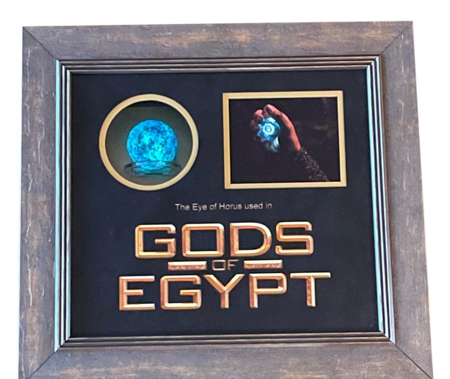 Horus’s Oversized Light-up Eye