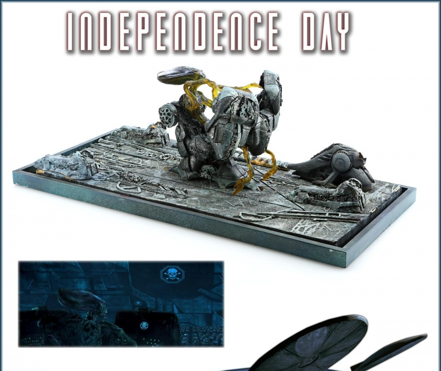 Alien Puppet and Mothership Console Model Miniatures